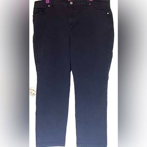 Gloria Vanderbilt black denim “Amanda” jeans in size 20W.